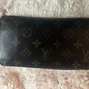 Louis Vuitton Monogram Black and Gold Wallet